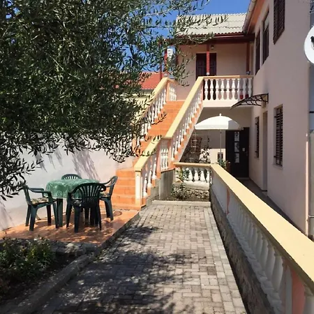 Jakov Apartmán *